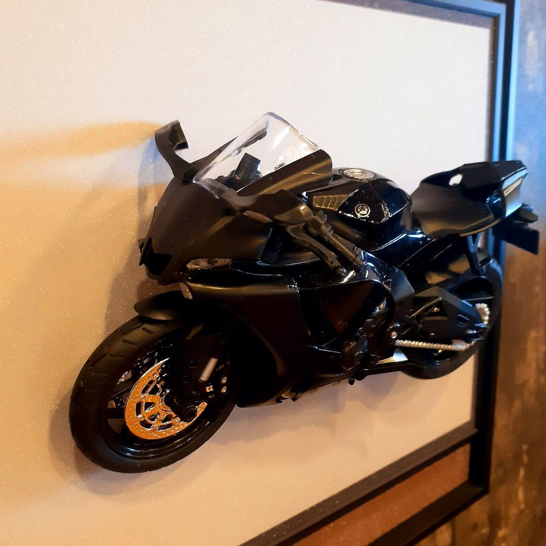 輸入雑貨　希少生産少　ヤマハYZF-R1モデル　フィギア付　アートパネル