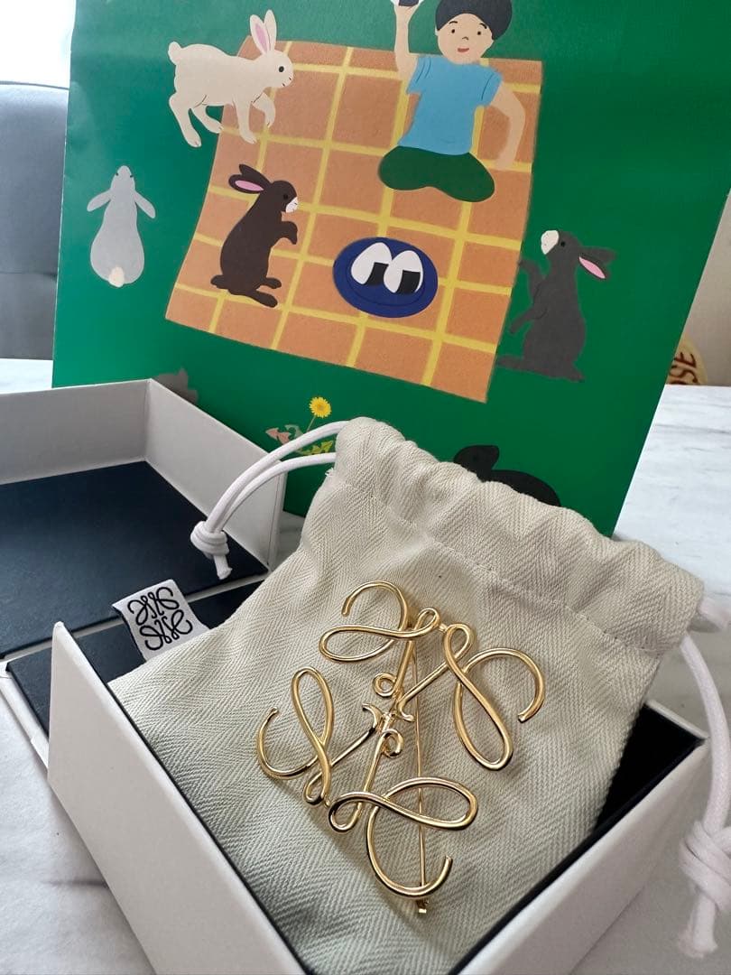 正規品】LOEWE ロエベ ブローチ ゴールド【ギャランティカード付き】