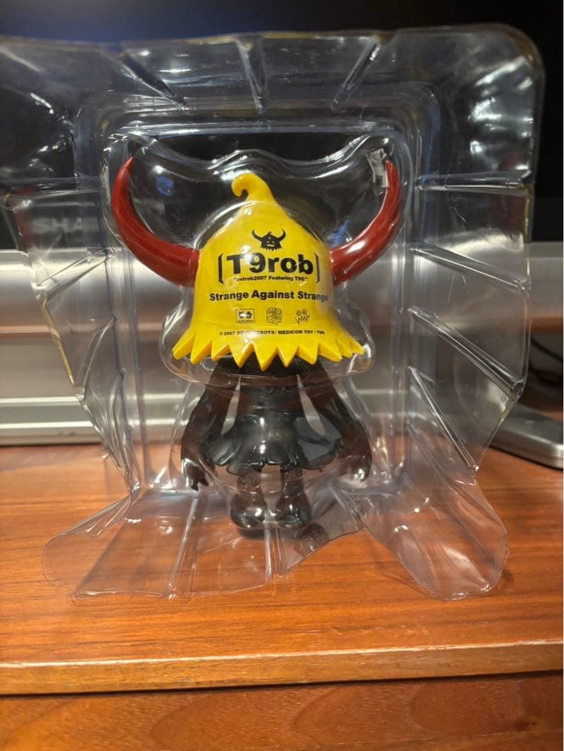 ヴァイナルコレクティブルドールズ　evirob 2007 T9rob