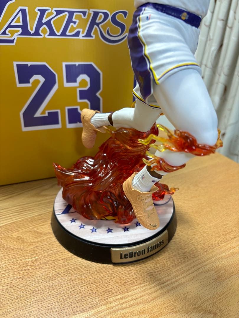 レブロン・ジェームズ　フィギュア　特大サイズ　NBA 40cm