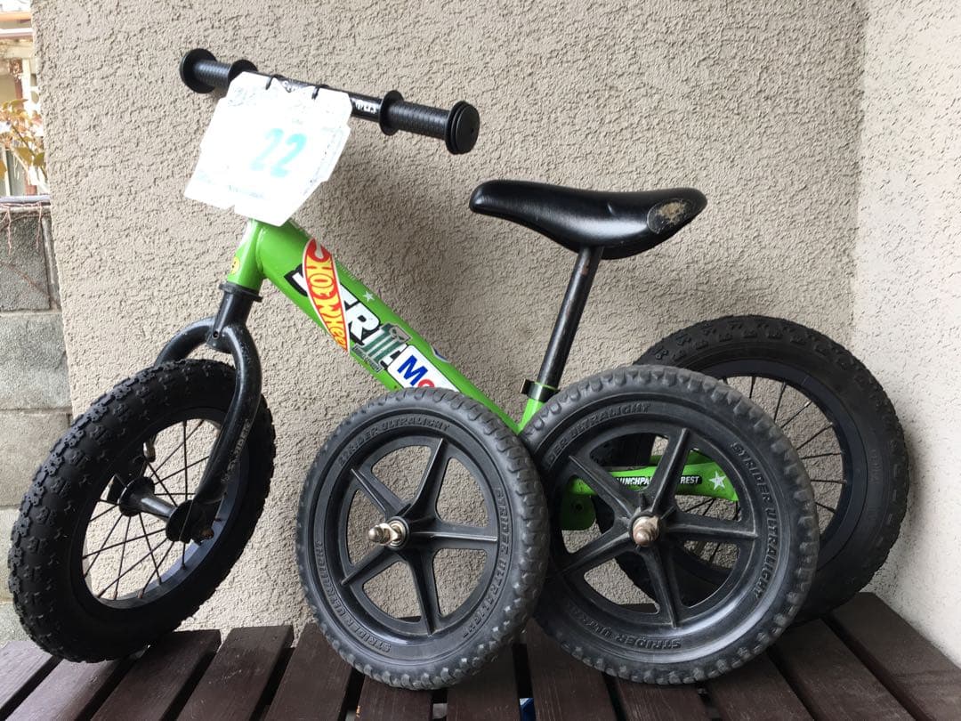 ストライダー本体、カスタムチューブタイヤ 純正タイヤ付属