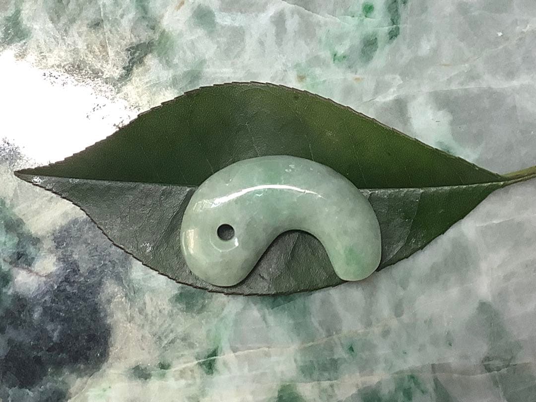 ✳極上高額翡翠勾玉‼️ 糸魚川翡翠ジェダイト 本物の守護石お守り 鑑別書付