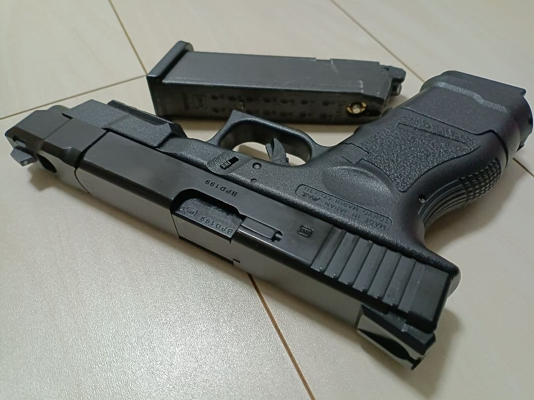 【中古品】東京マルイ ガスガン「グロック26 アドバンス」＋予備マガジン１本付