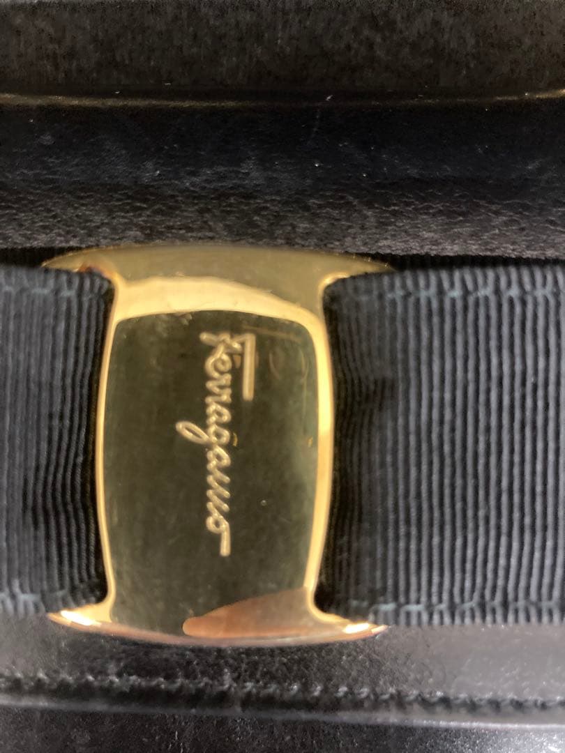 美品　フェラガモ　ショルダーバッグ　チェーン　ヴァラリボン　リザード型押し　黒⭐︎