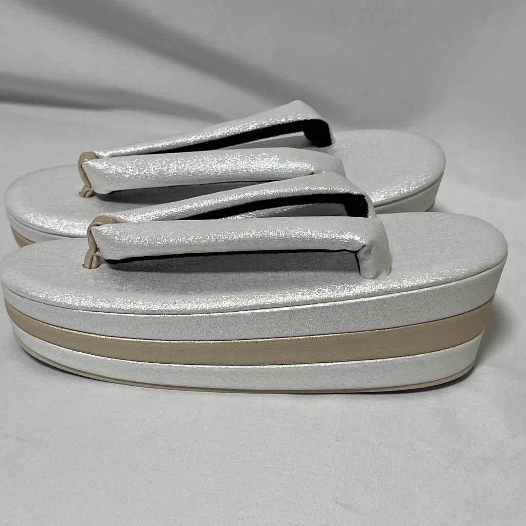 ✨新品✨振袖　振り袖　シルバー　ベージュ　フリーサイズ　和装用バッグ　草履セット