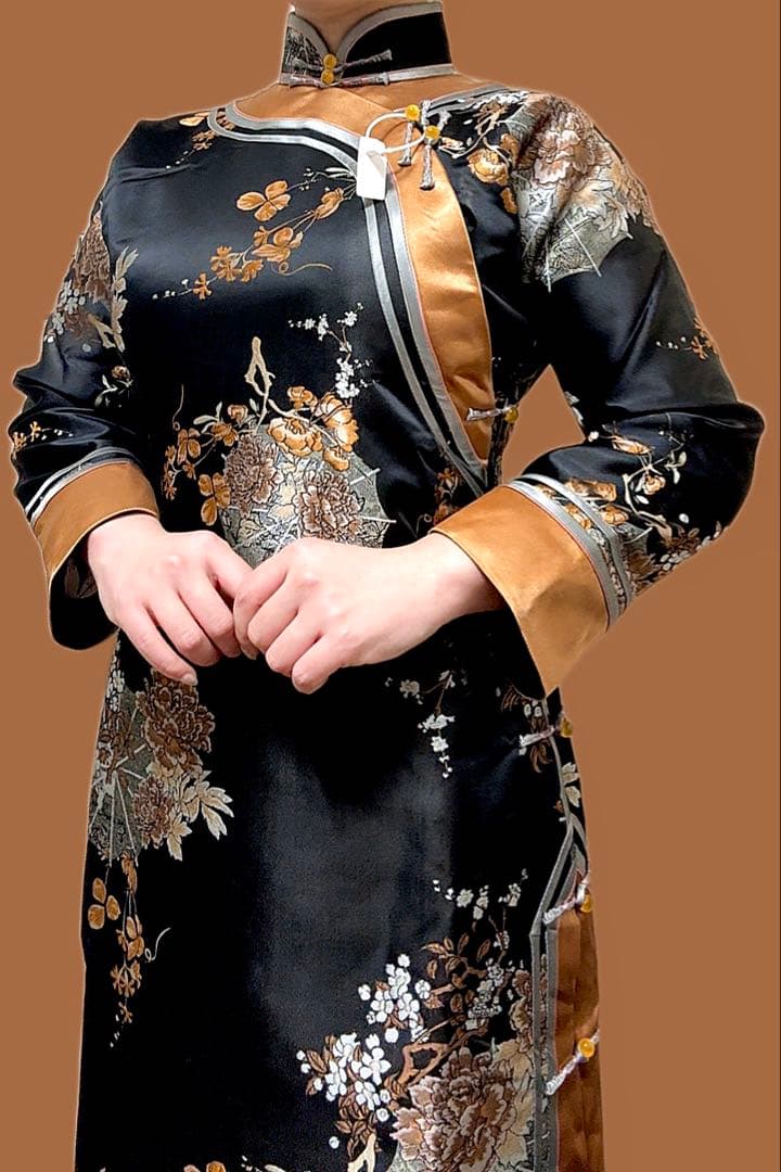 新品未使用 中綿入り ロングチャイナドレス 黒サテン × 金銀梅花柄 長袖