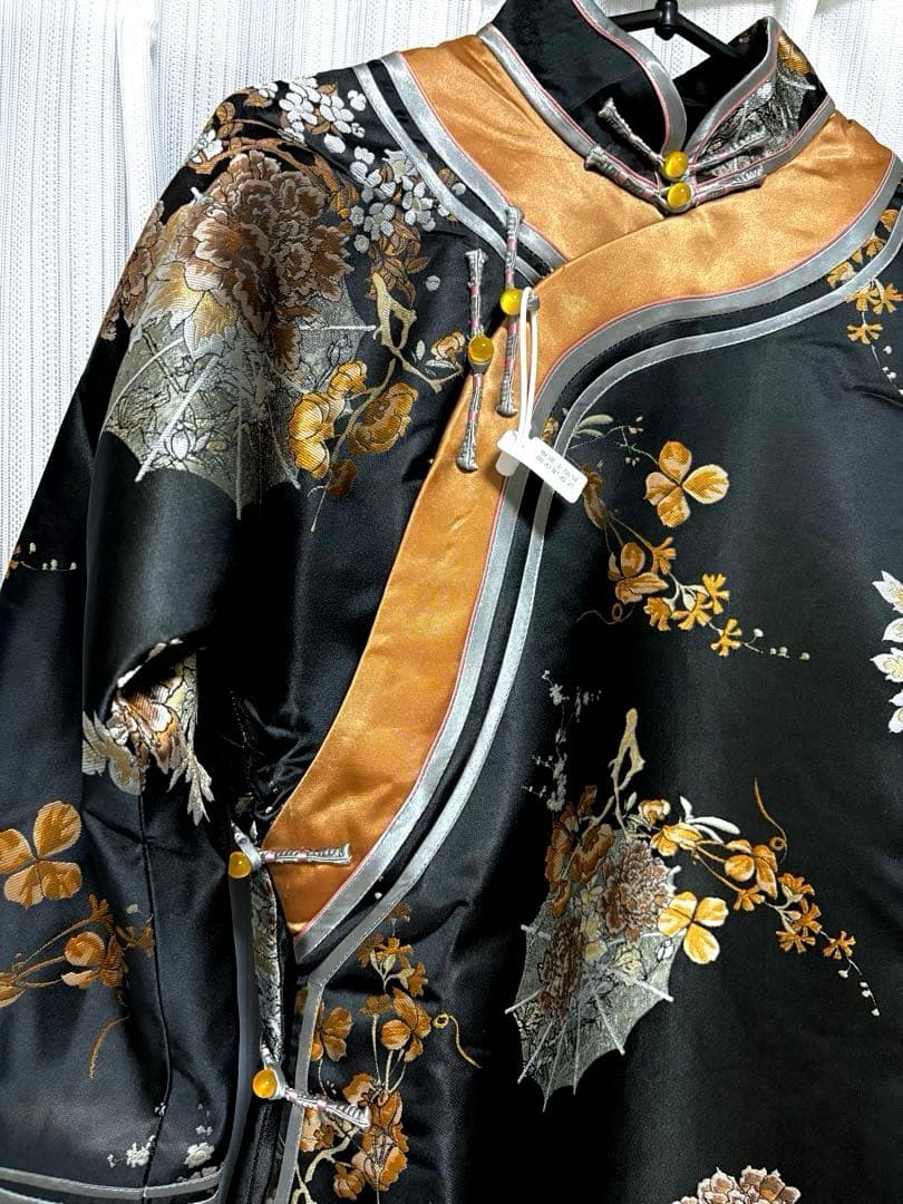 新品未使用 中綿入り ロングチャイナドレス 黒サテン × 金銀梅花柄 長袖