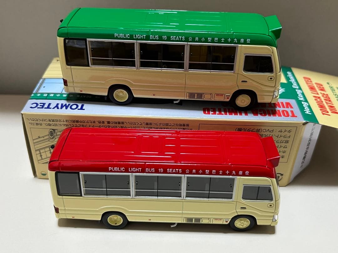 トミカリミテッドビンテージネオ　香港小巴　ミニバス二台
