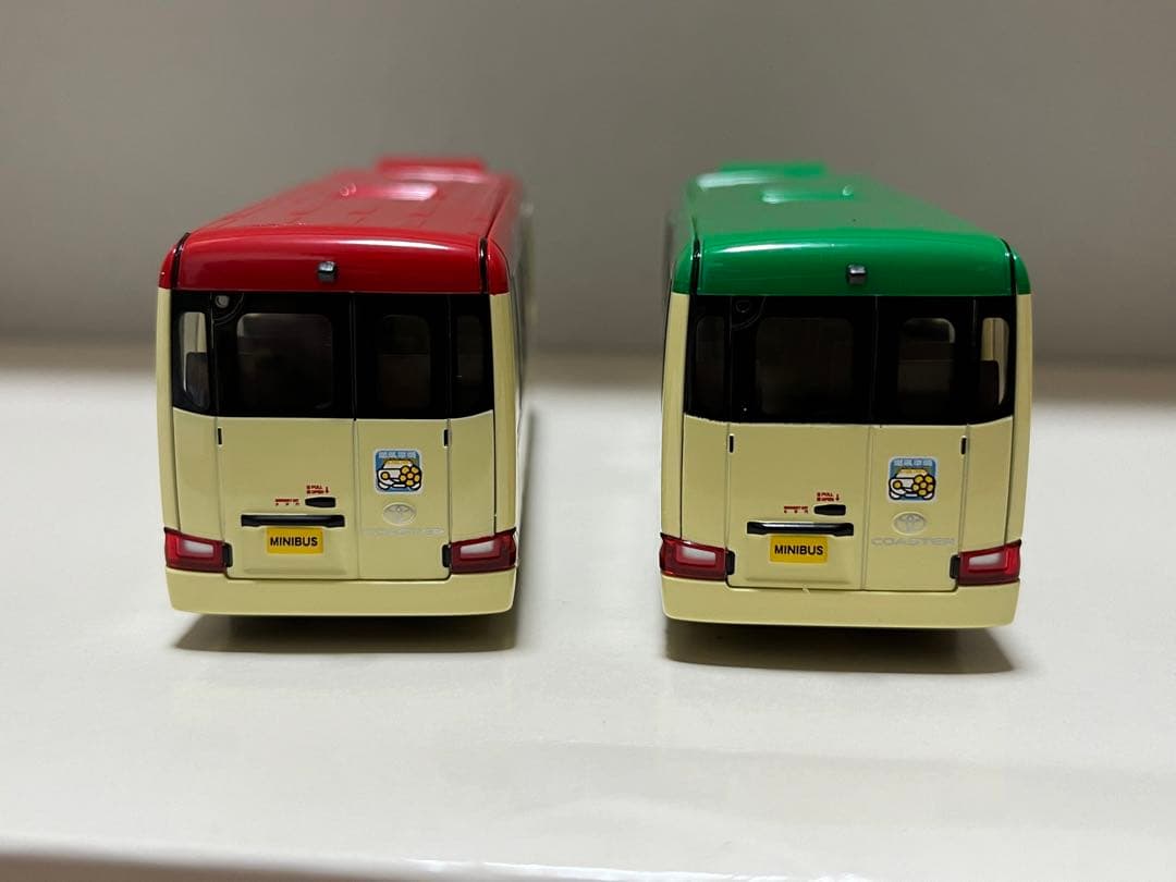 トミカリミテッドビンテージネオ　香港小巴　ミニバス二台
