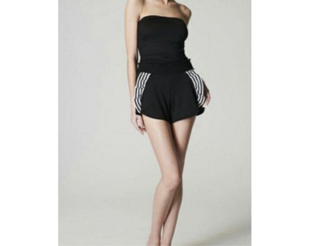 パンダ　フリル付きオフショルダー水着 ブラック　ボーダーズアットバルコニー