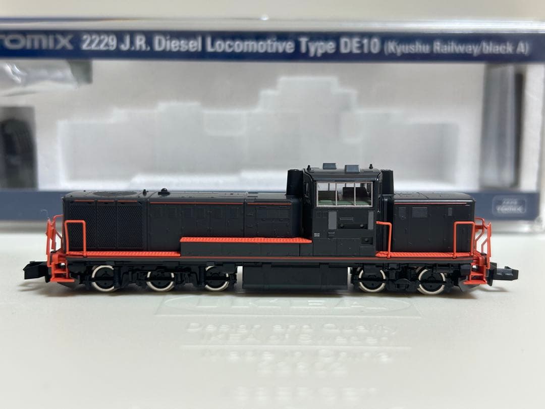 TOMIX 2229 DE10形　ディーゼル機関車　九州黒色塗装A
