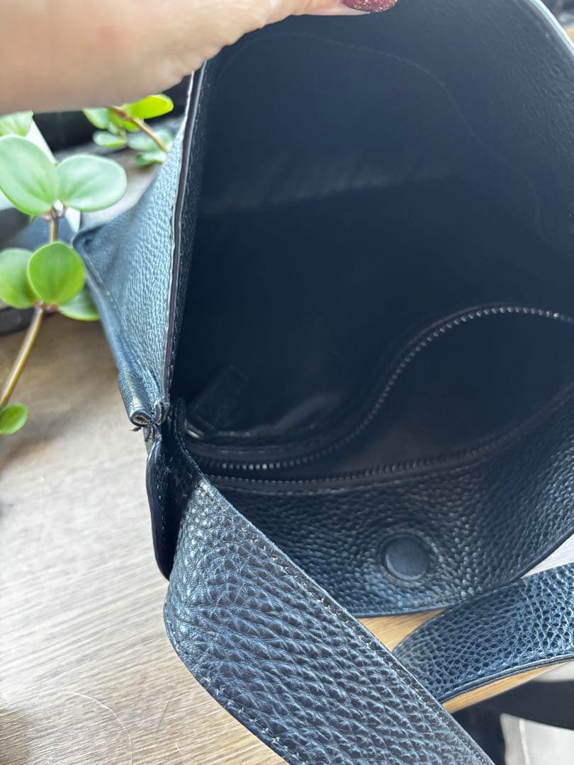 土屋鞄　ブラックレザーショルダーバッグ