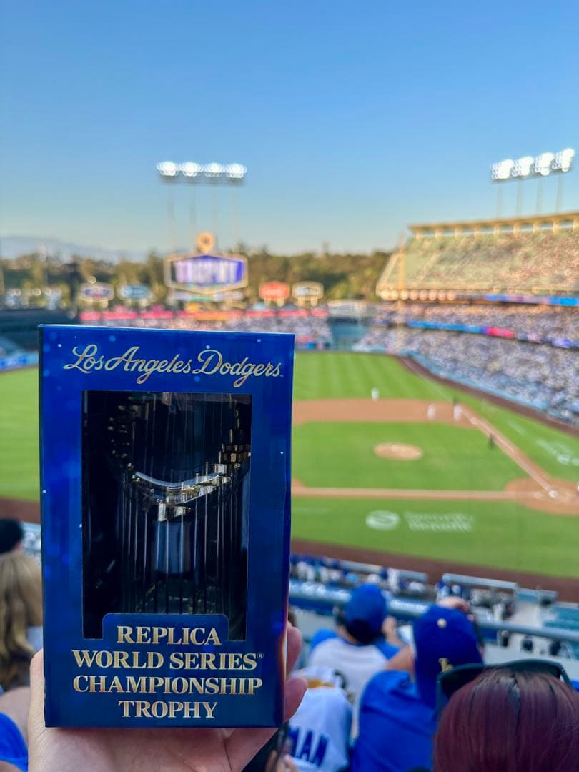 ドジャース ワールドシリーズトロフィー（レプリカ）