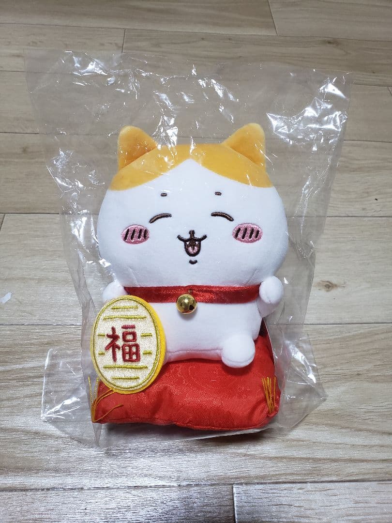 ちいかわハチワレ招福！招き猫ぬいぐるみ