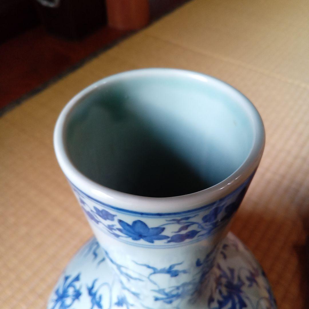 明代の壺　龍の絵　青花磁器