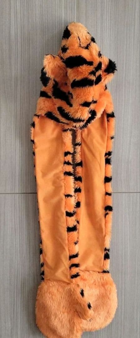 ディズニー　サリー　ティガー　手袋　マフラーキャップ　ファンキャップ　帽子　2個