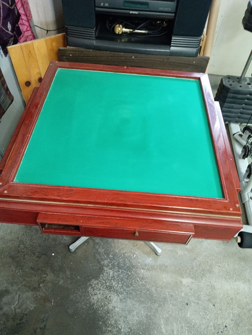 麻雀の台 全自動の麻雀台ですが壊れたので 上にマット