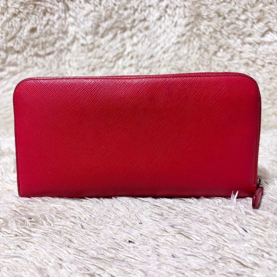 プラダ 長財布 メタルロゴ ラウンドジップ レッド サフィアーノレザー
