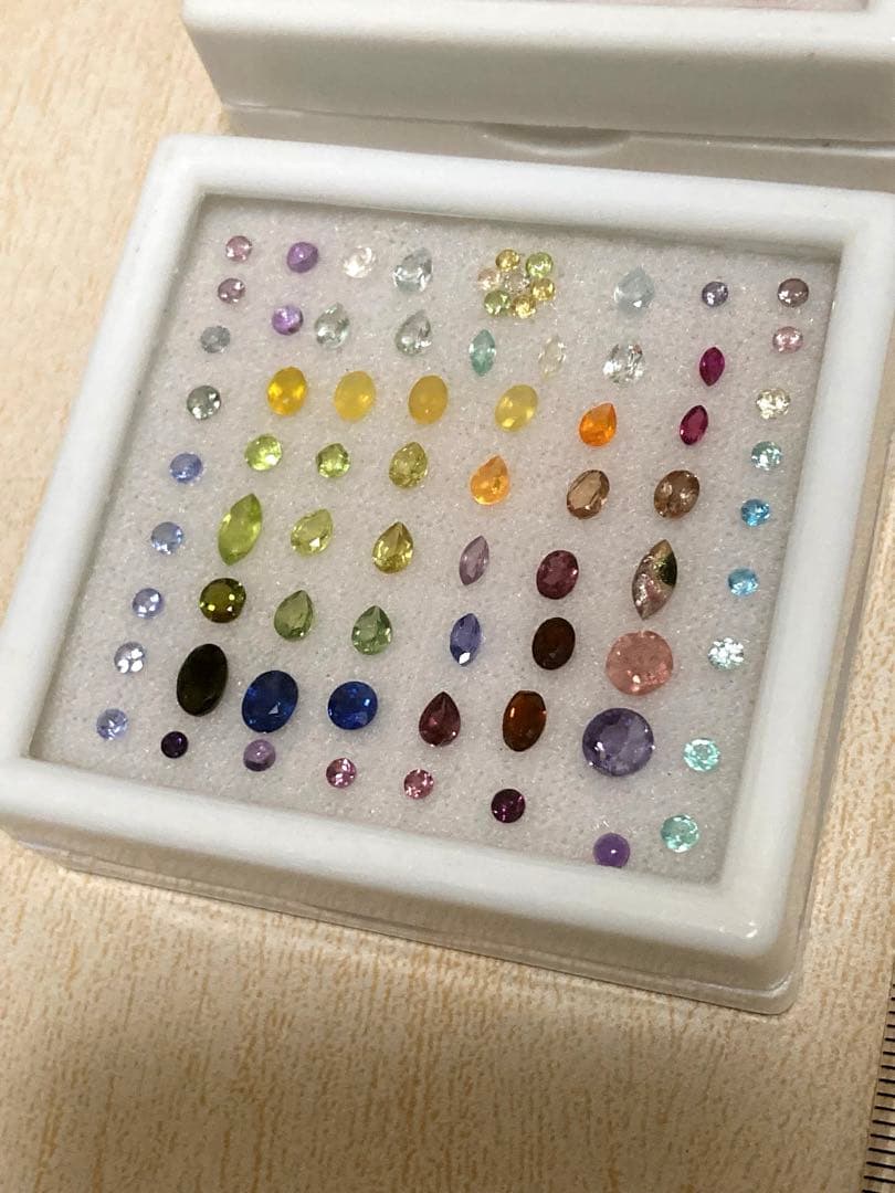 ルース　100個セット（ケース付）天然石　宝石　ジュエリー