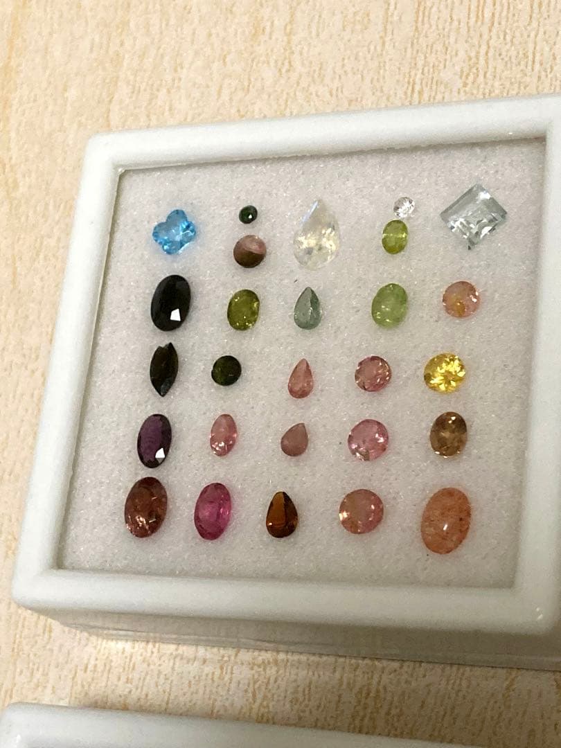 ルース　100個セット（ケース付）天然石　宝石　ジュエリー