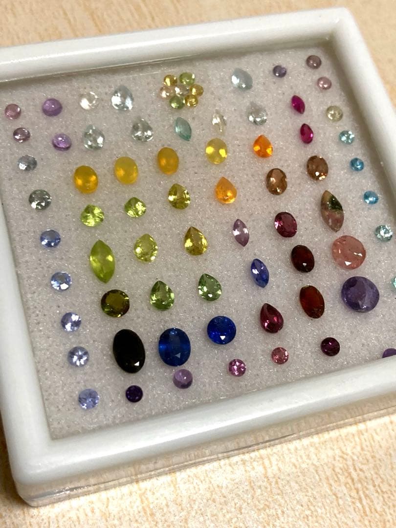 ルース　100個セット（ケース付）天然石　宝石　ジュエリー