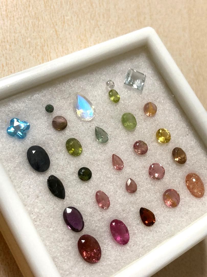 ルース　100個セット（ケース付）天然石　宝石　ジュエリー