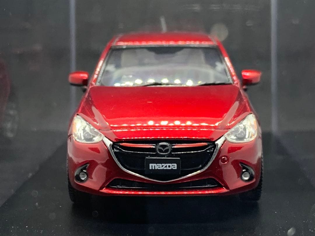 マツダ　Mazda2 1/43ミニカー ソウルレッドクリスタルメタリック