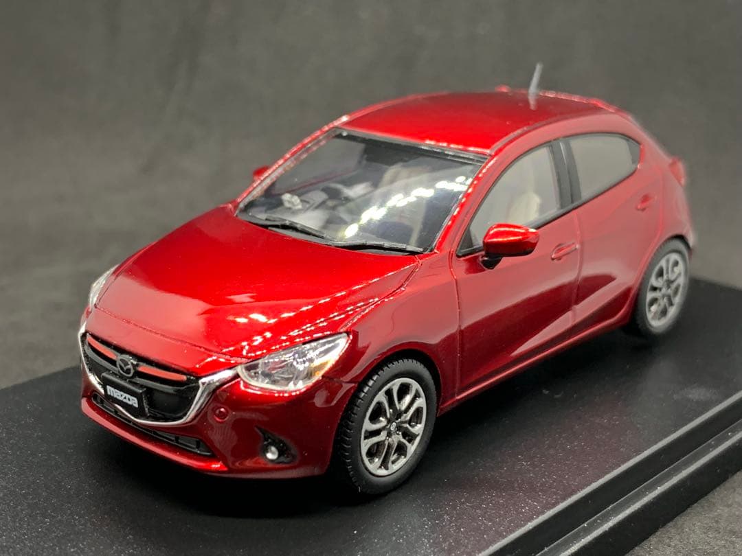マツダ　Mazda2 1/43ミニカー ソウルレッドクリスタルメタリック
