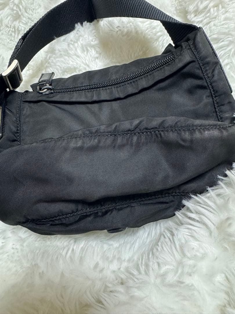 PRADA ブラック ショルダーバッグ