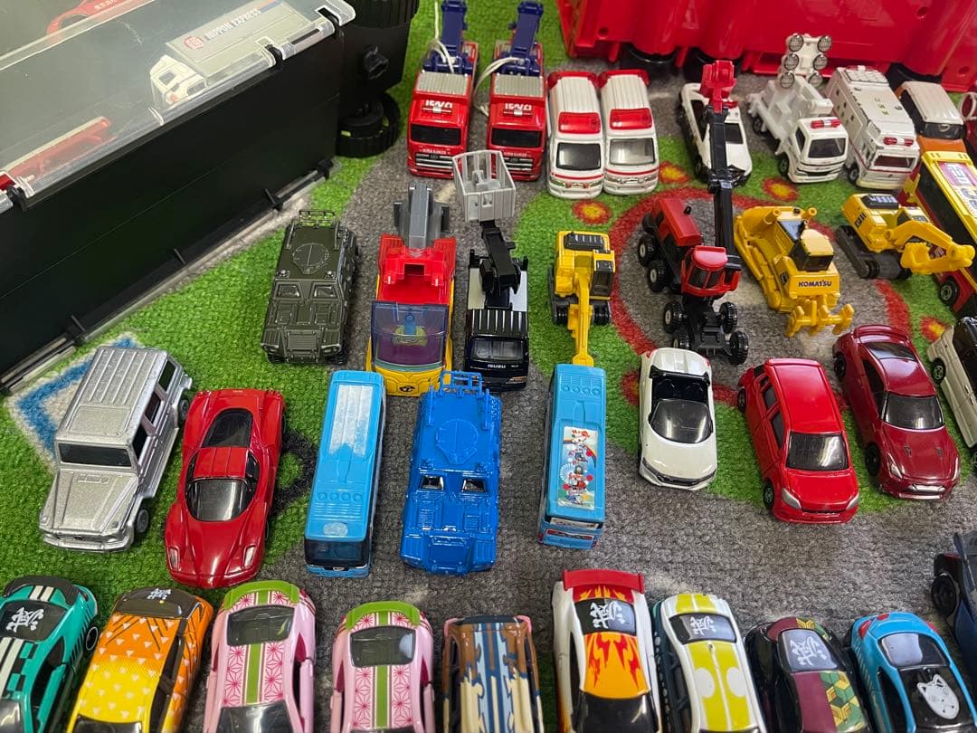 トミカ　ミニカー56台　収納トラック2台　タカラトミー　TOMICA　まとめ売り
