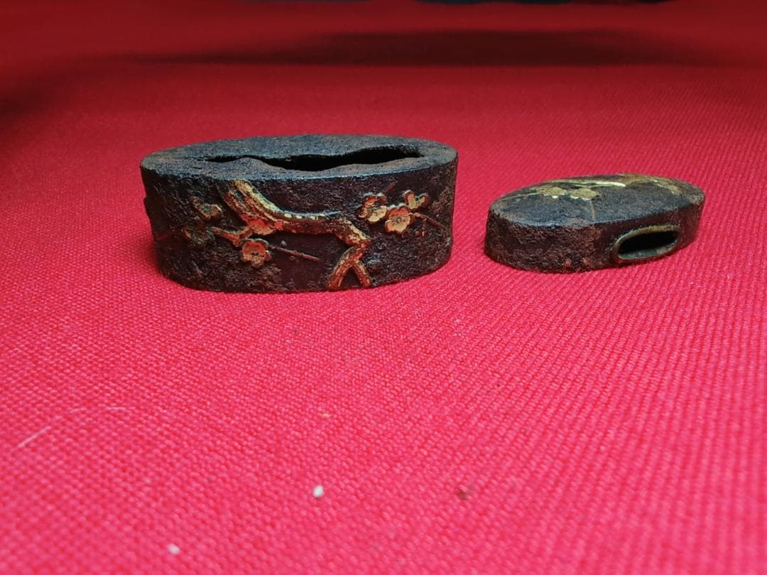 鉄地 梅樹図 縁頭 金色絵 拵 日本刀 刀装具 骨董 古美術