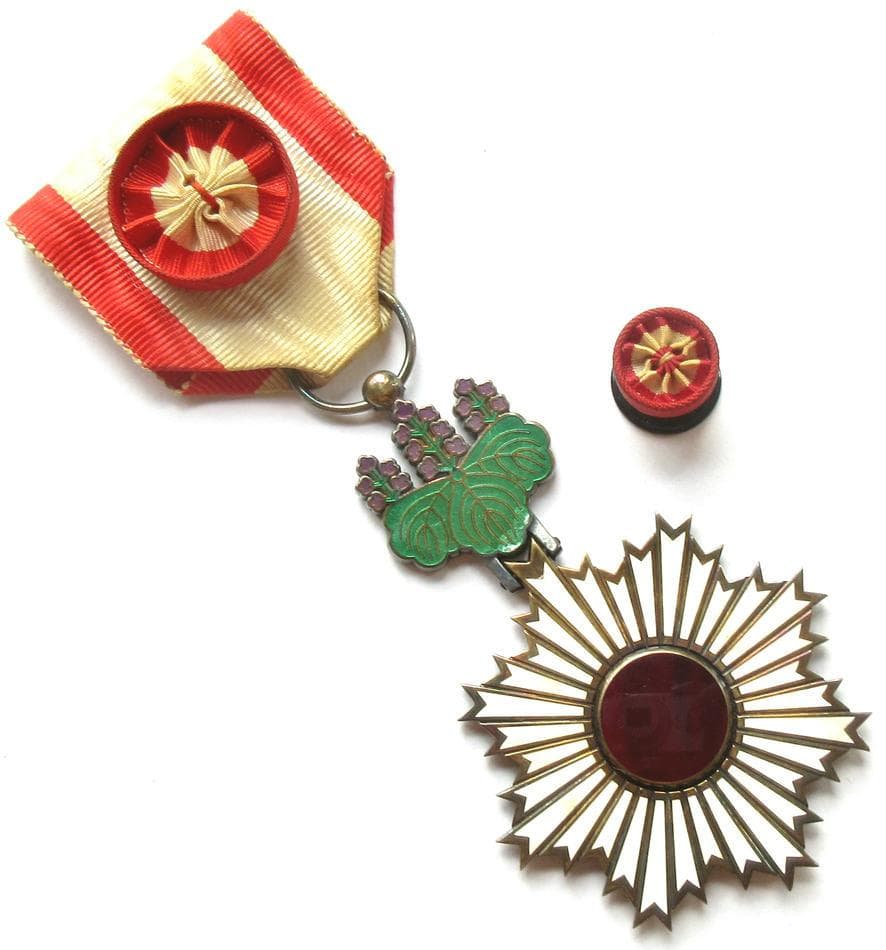 勲章勲四等旭日小授章