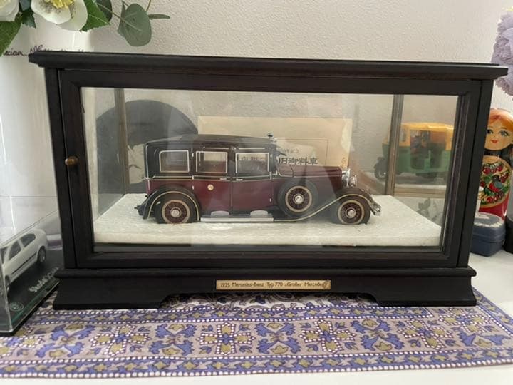 天皇陛下の旧御料車 1935年型メルセデスベンツ770 菊紋入り【美