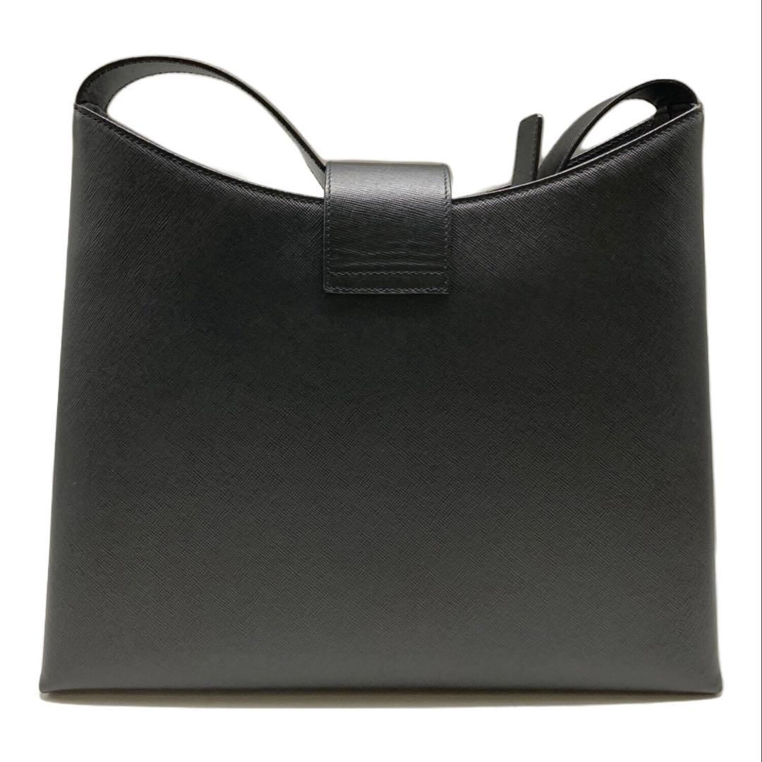 フェラガモ ガンチーニワンショルダーバッグ