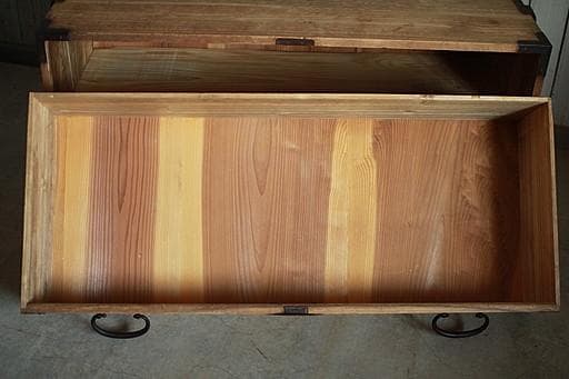 味のある丸金具時代箪笥 桐箪笥 抽斗2段 タンス 収納 古家具