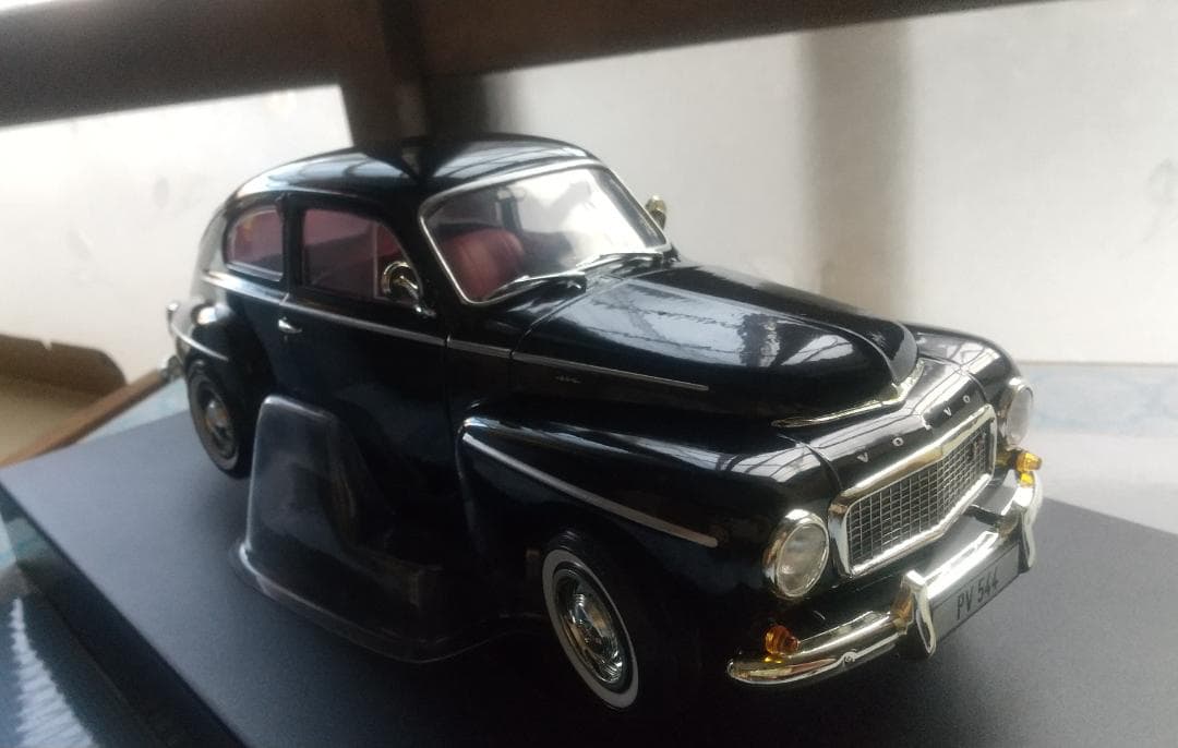 Revell ボルボ PV 544 ミニカー 1/18 ブラック - メルカリ
