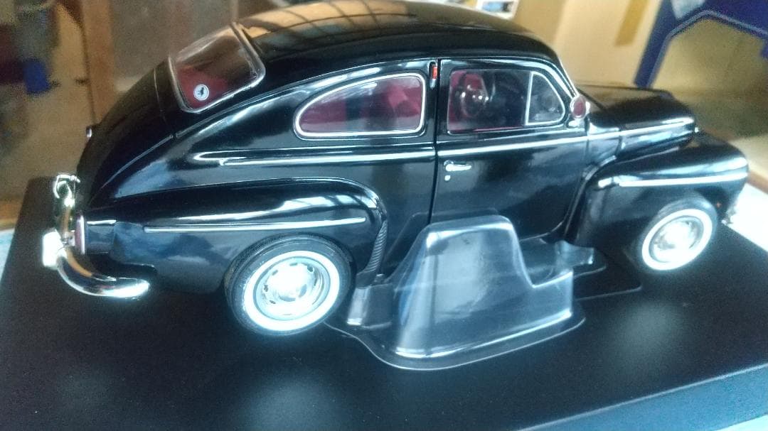 Revell ボルボ PV 544 ミニカー 1/18 ブラック - メルカリ