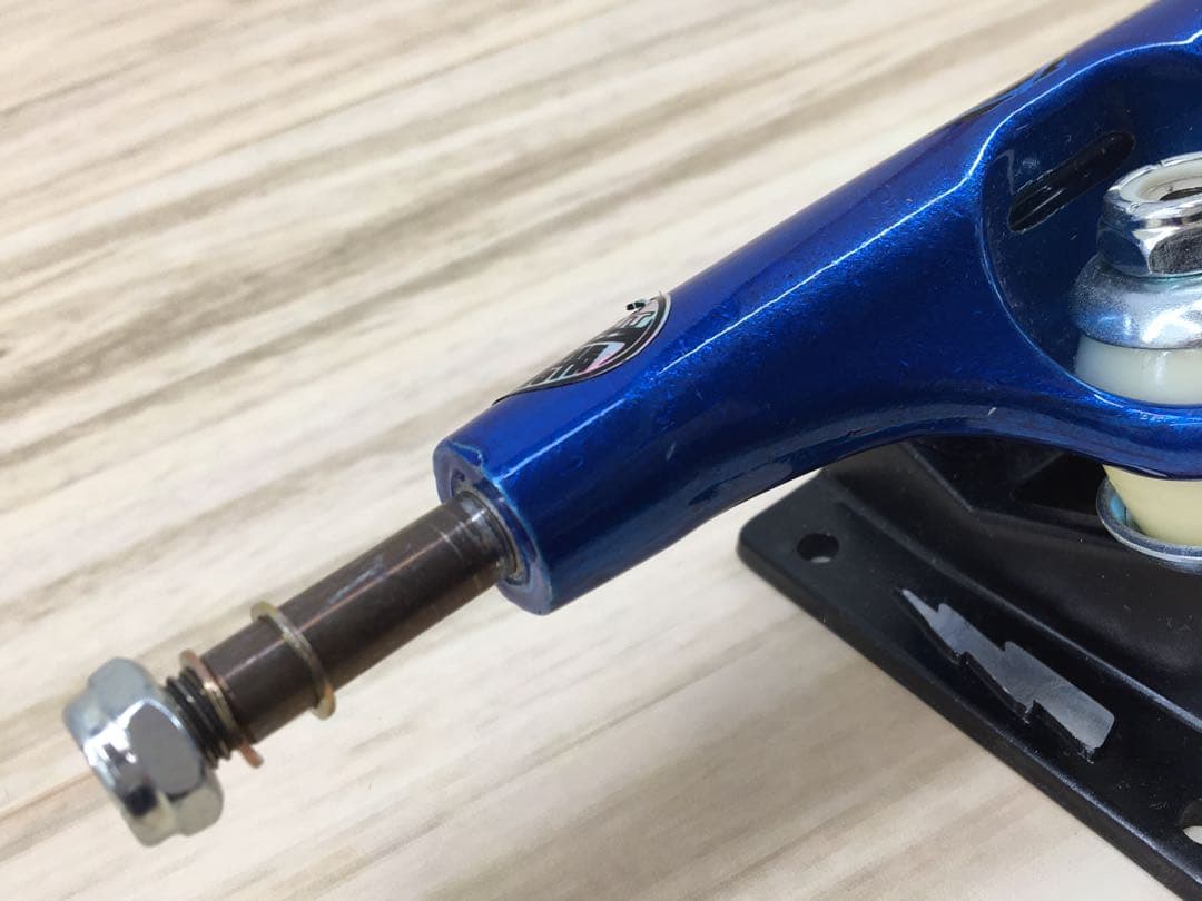 THUNDER TRUCK TITANIUM LIGHTS スケボー パーツ