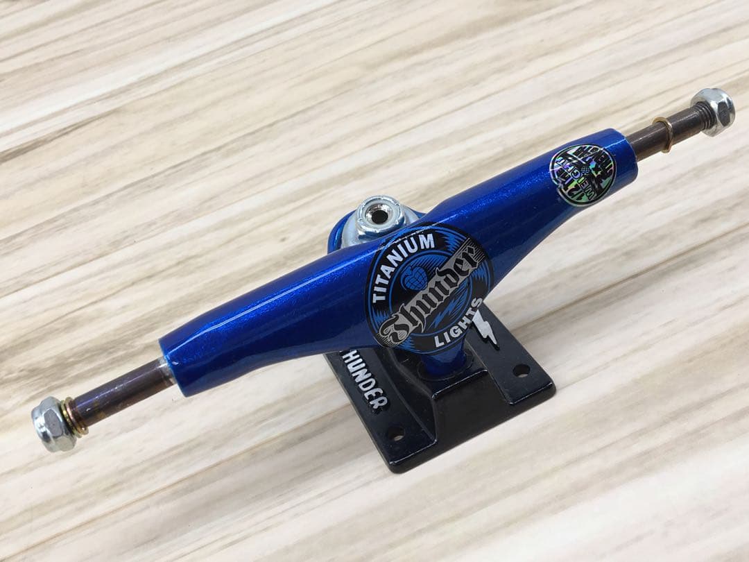 THUNDER TRUCK TITANIUM LIGHTS スケボー パーツ