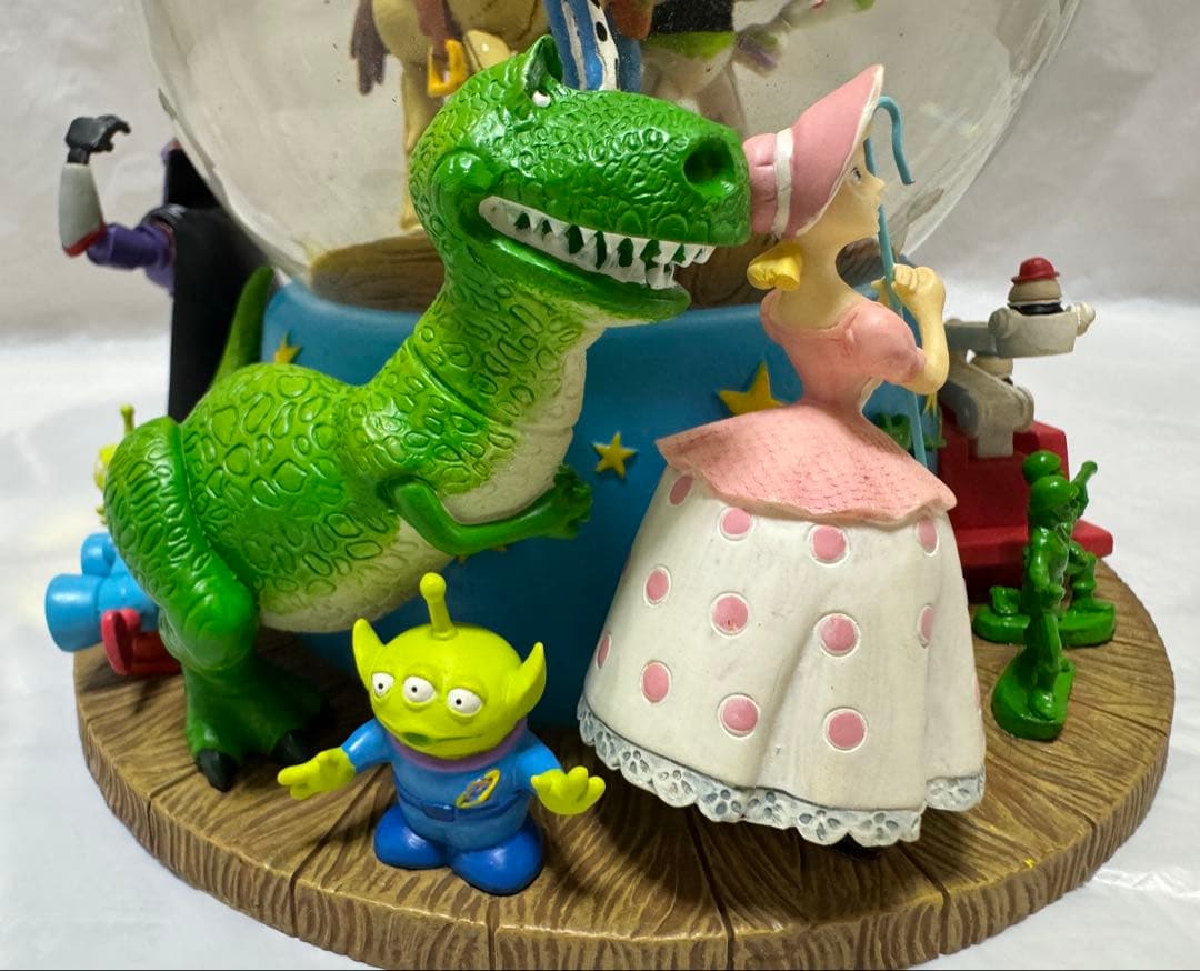 ディズニー トイストーリー オルゴール付きスノーグローブ