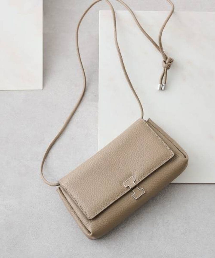 イアクッチ アバウォレットショルダー