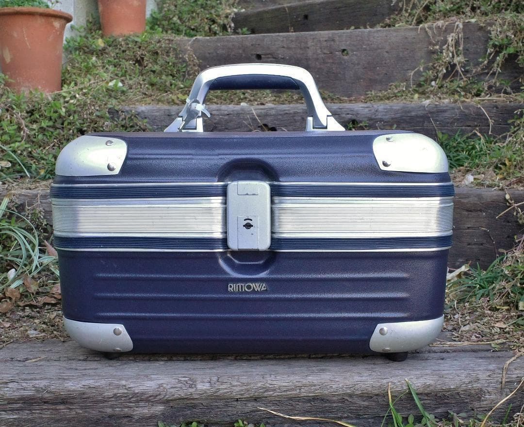 リモワ 814.38『Limbo/リンボ』ビューティケース ナイトブルー 鍵付 リモワ 814.38『Limbo/リンボ』 ビューティケース ナイトブルー 鍵付