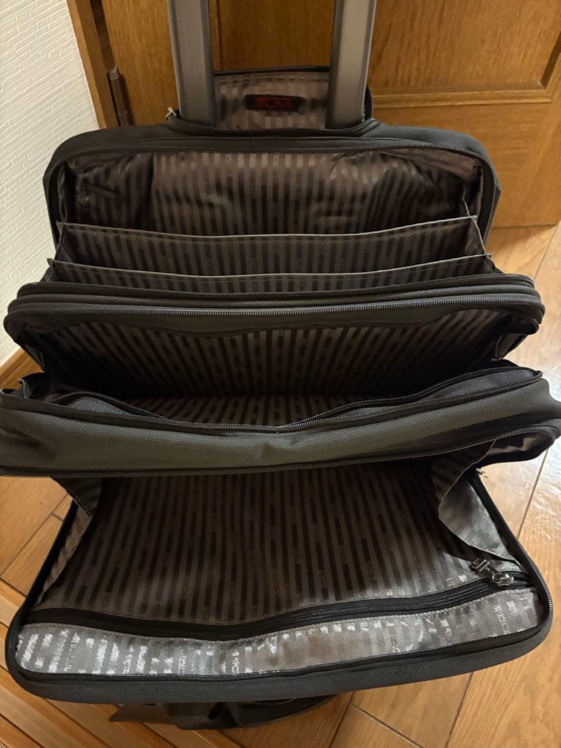 TUMI 黒 ビジネスキャリー トゥミ キャリーオンバッグ26003D4