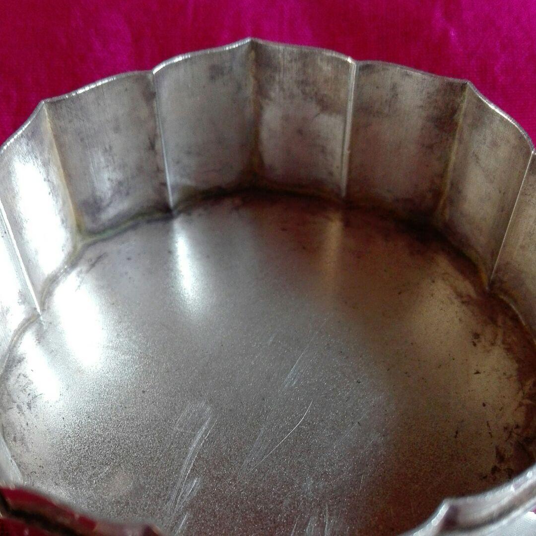 ボンボニエール。八稜鏡形香合型日月、鳳凰文。純銀徳力。菓子入。