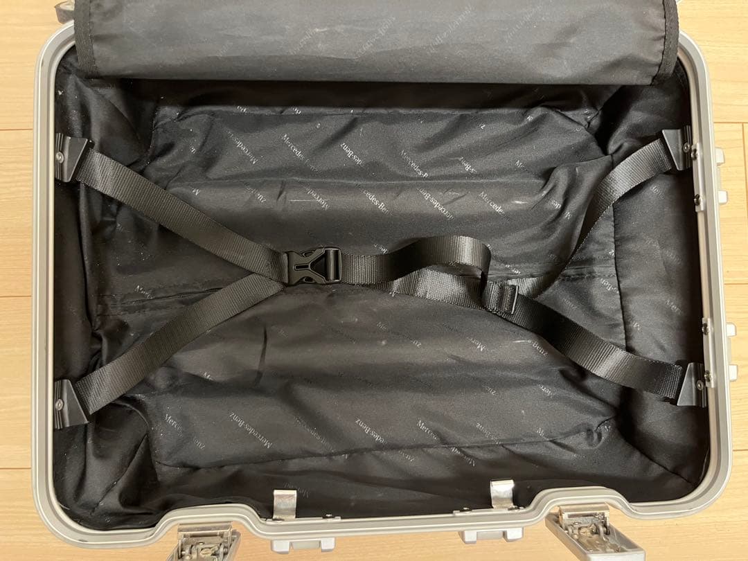 メルセデスベンツ シルバー キャリーケース 32ℓ 機内持ち込み可