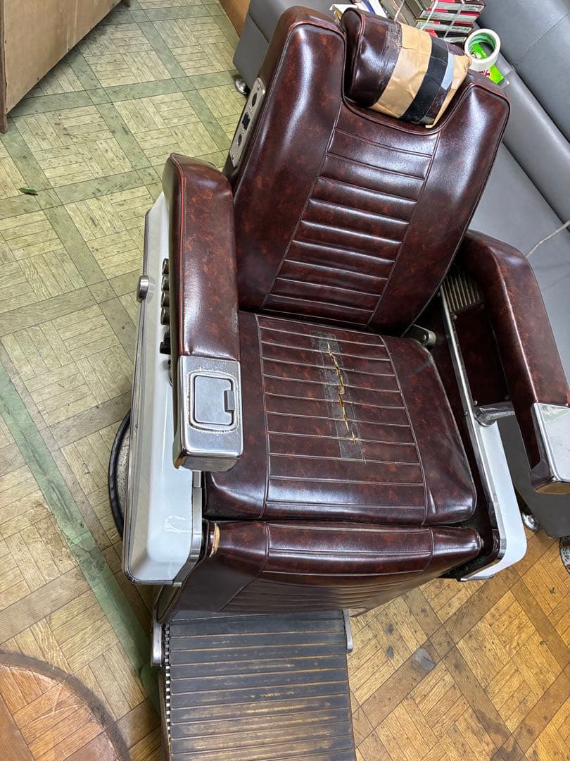 最 安 価格家具・インテリア - 理容椅子 電動リクライニング理容椅子