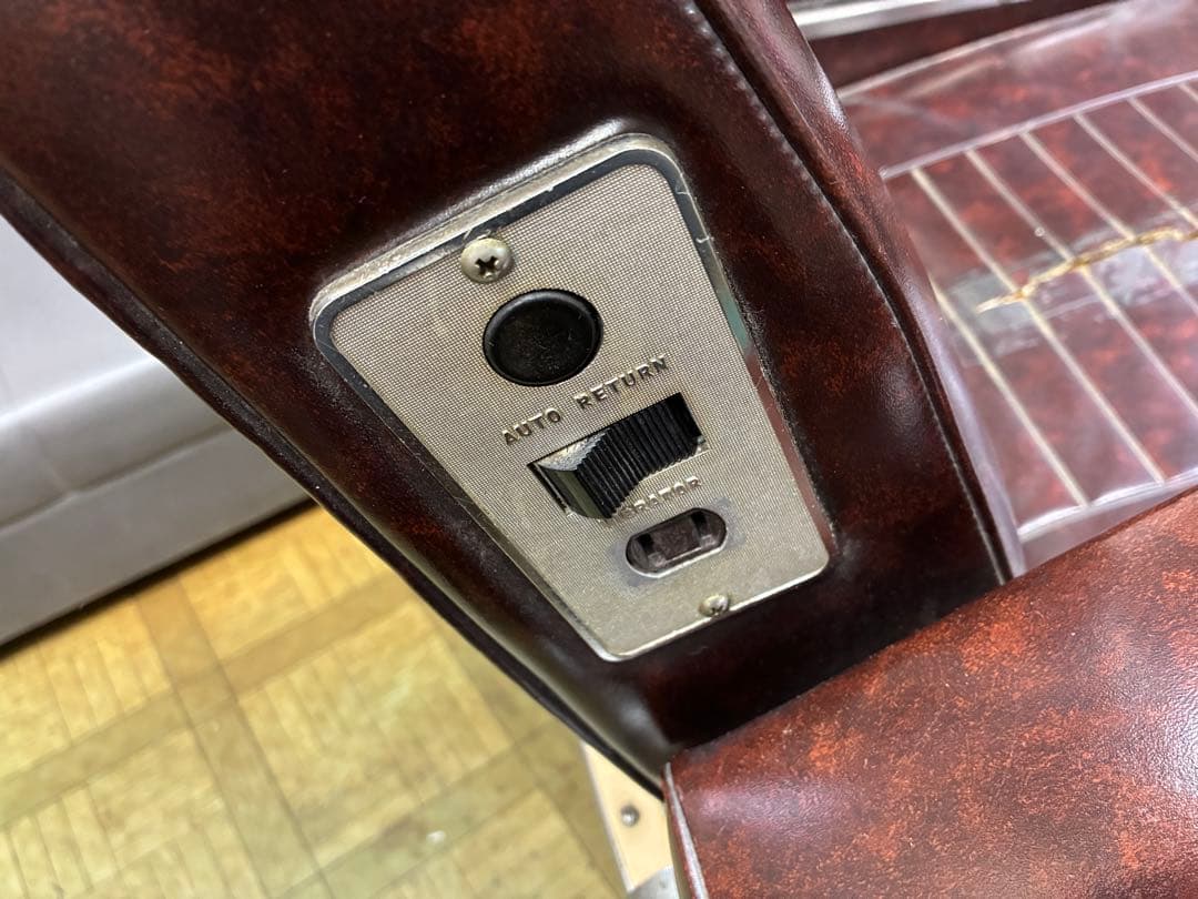 最 安 価格家具・インテリア - 理容椅子 電動リクライニング理容椅子