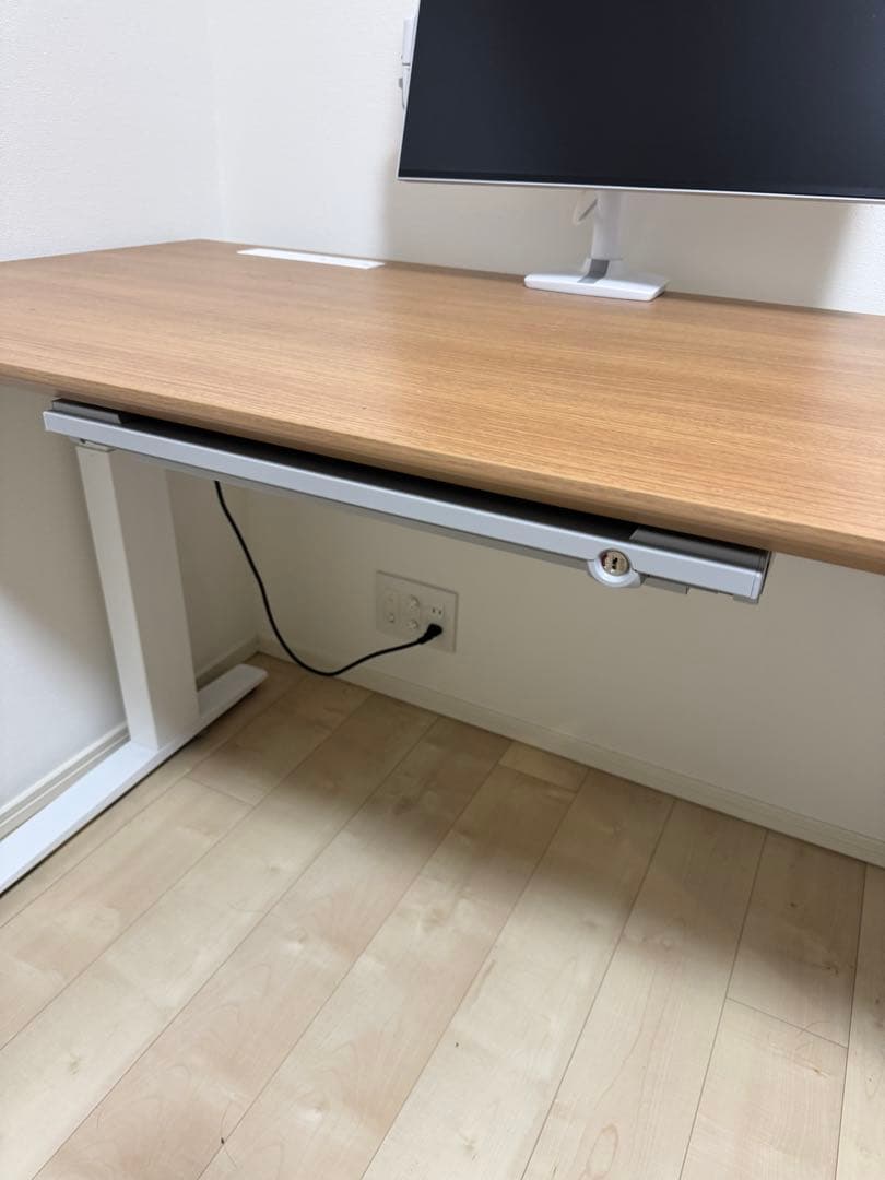 オカムラ Swift(スイフト) 1350昇降デスク 2022年製