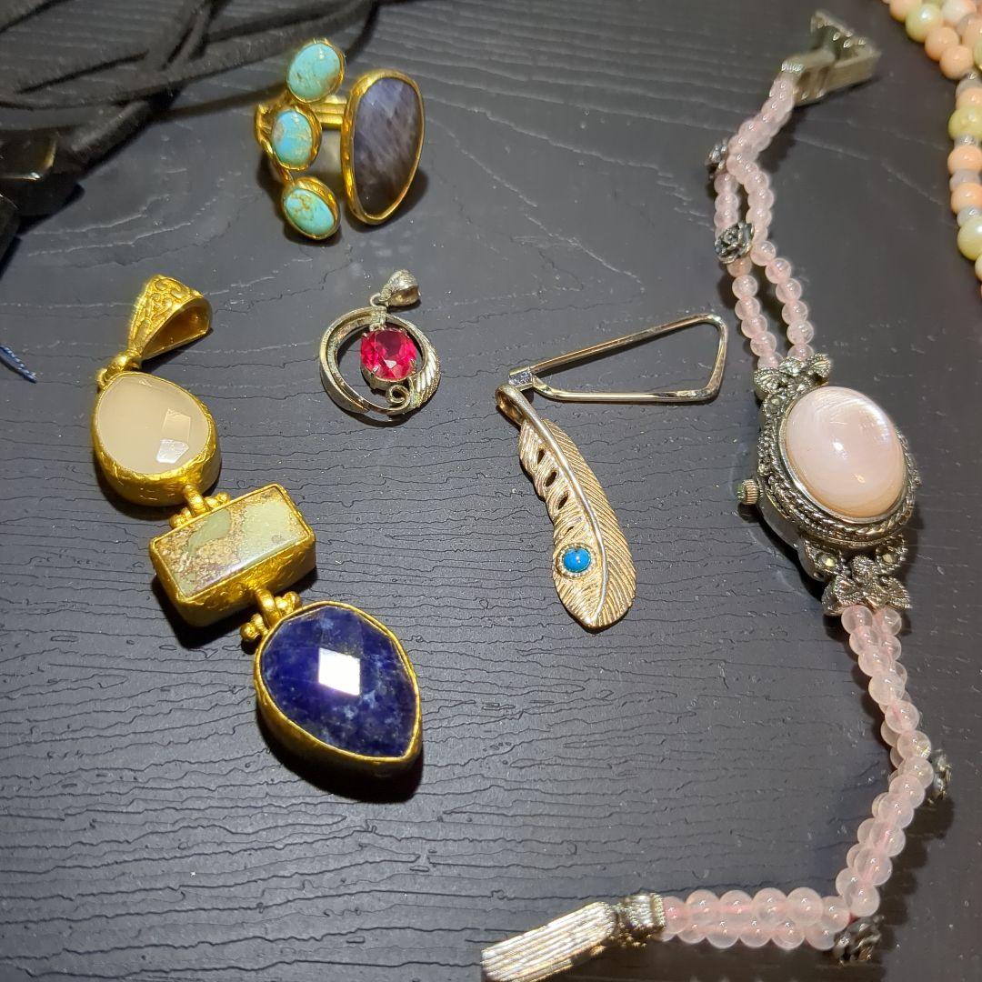 多様なデザインのアクセサリーセット