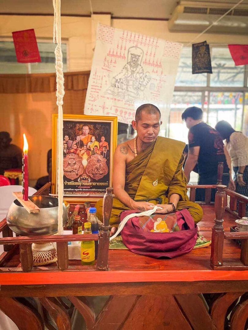 袈裟入りチャナイ師の伝説の虎王と秘術プージャオサミンプラプラクルアンC